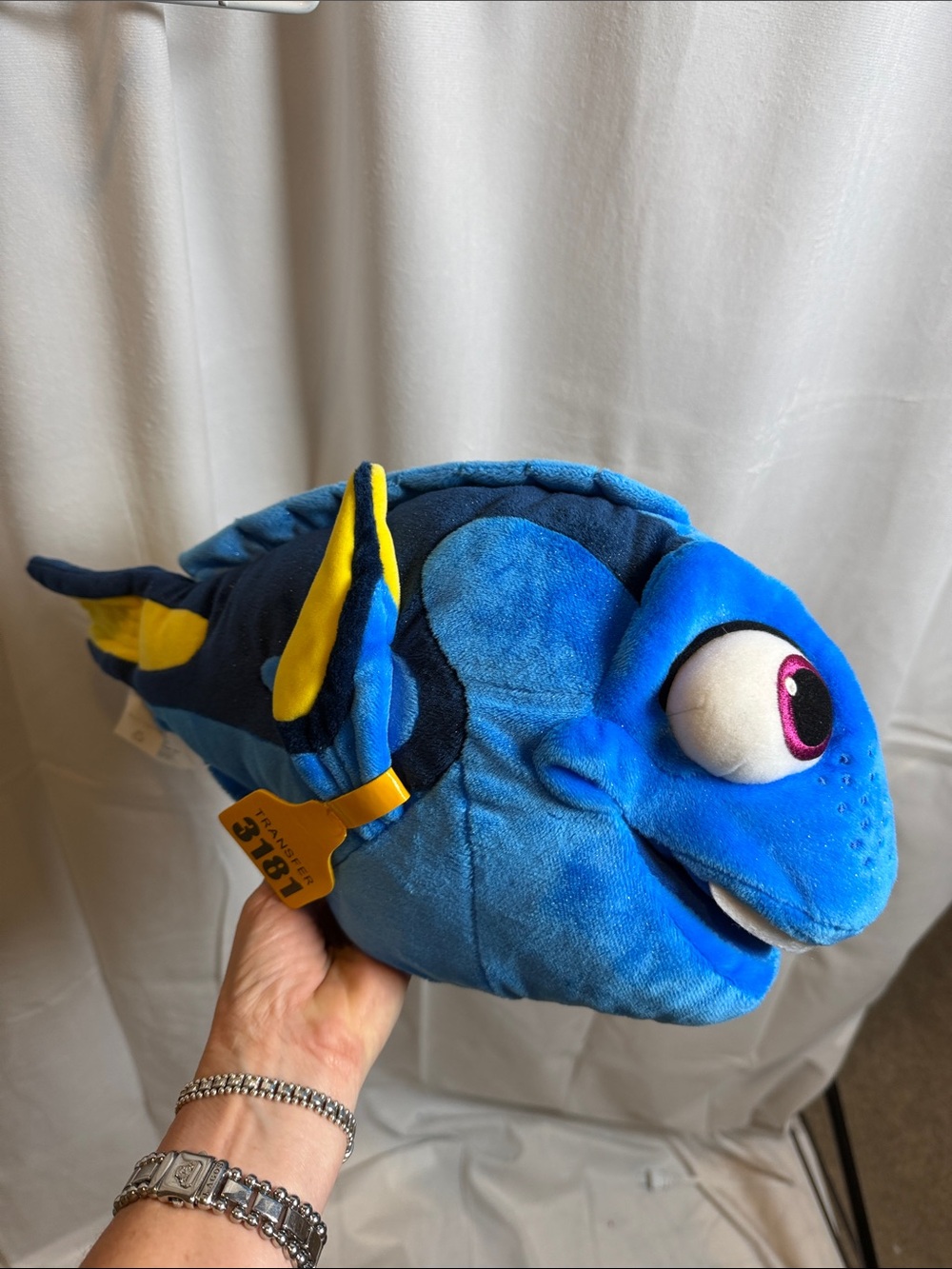 Finding Dory plush Disney store new with tags 17 inches